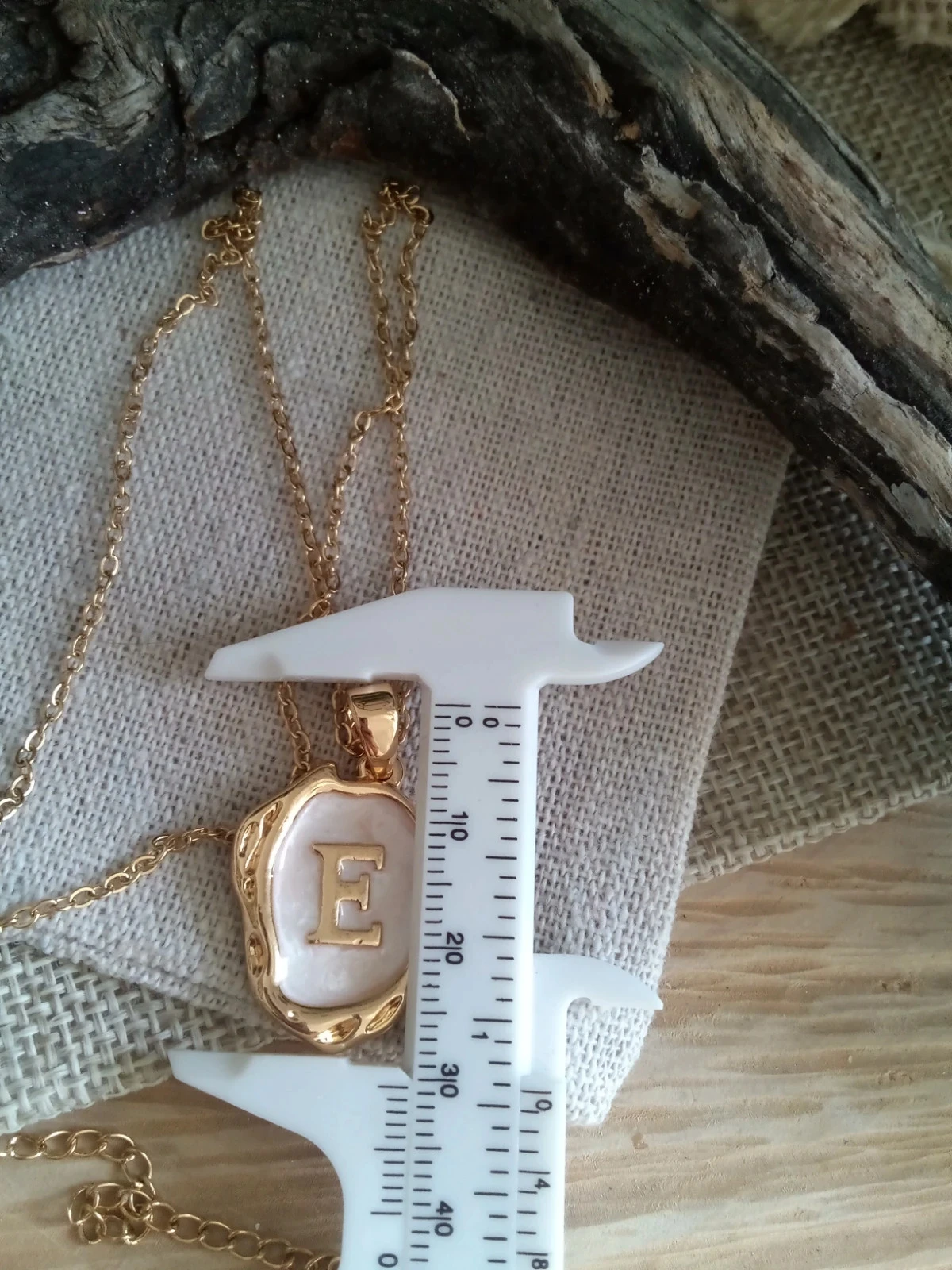 Halssnoer met medaille letter E – photo 2